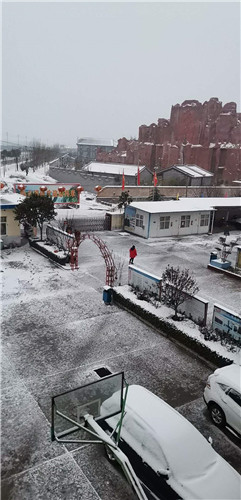 偉志模板提醒：下雪路滑 請注意安全